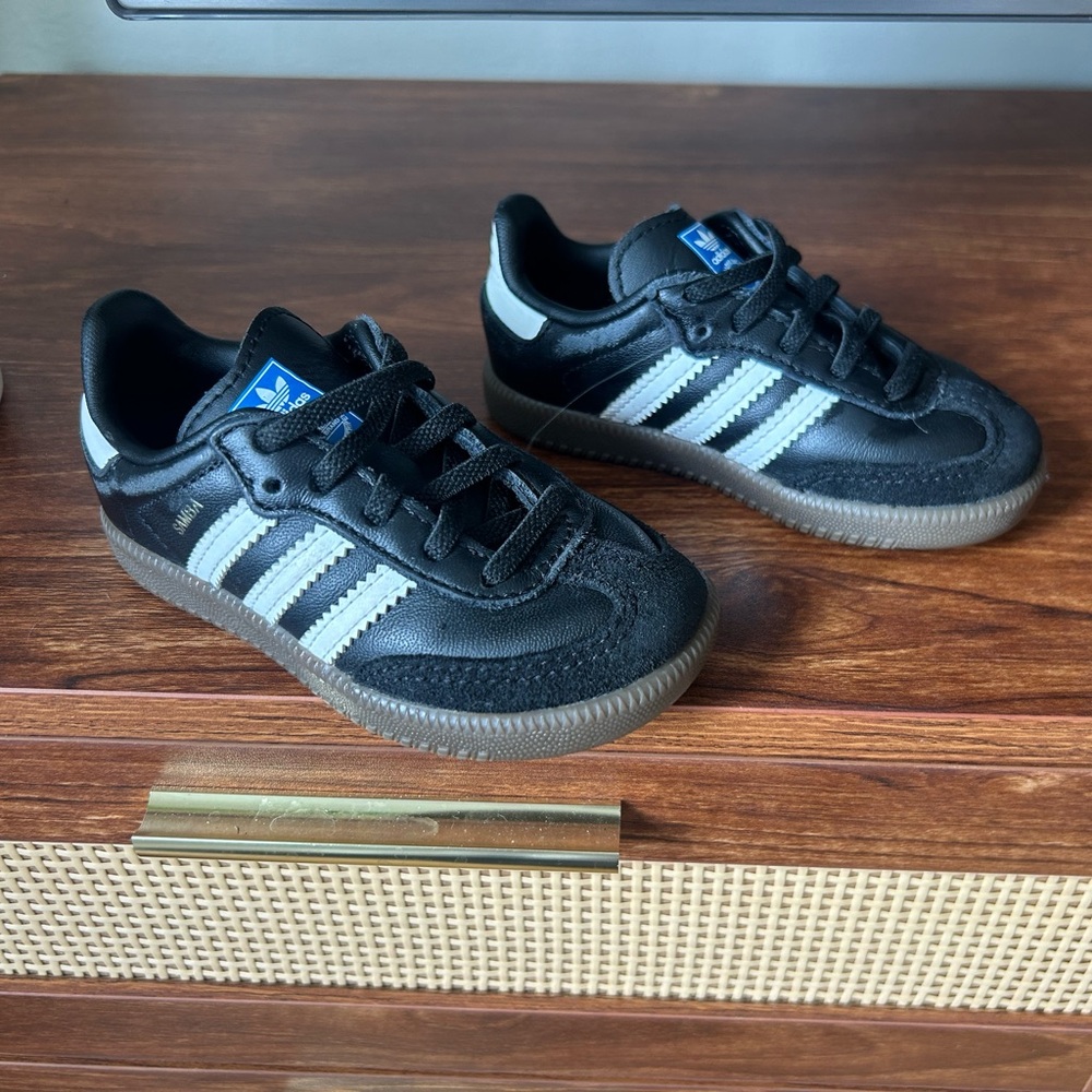 Adidas Black Sambas